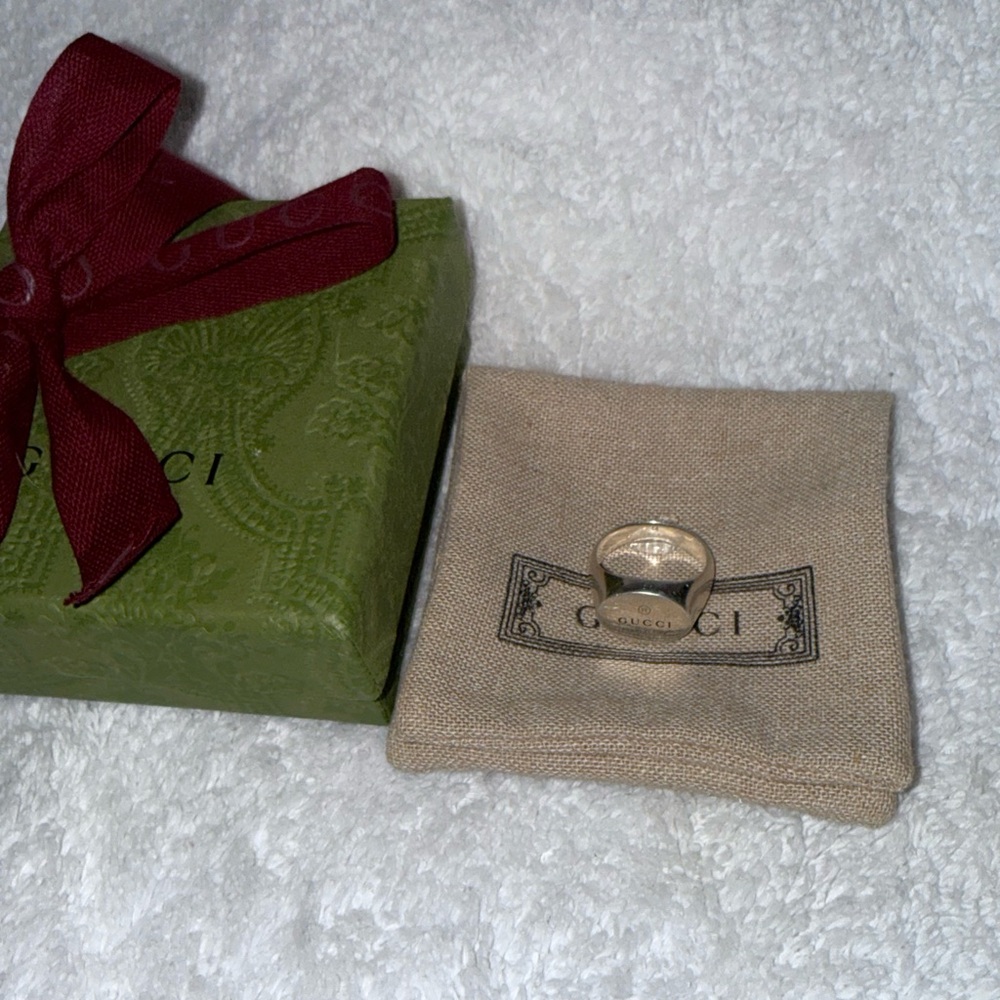 Gucci Silver Signet Ring for Men - Picture 7 of 8